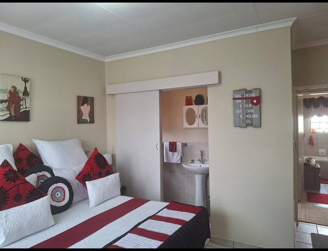 2 BEDROOM TOWNHOUSE FOR SALE IN DALVIEW